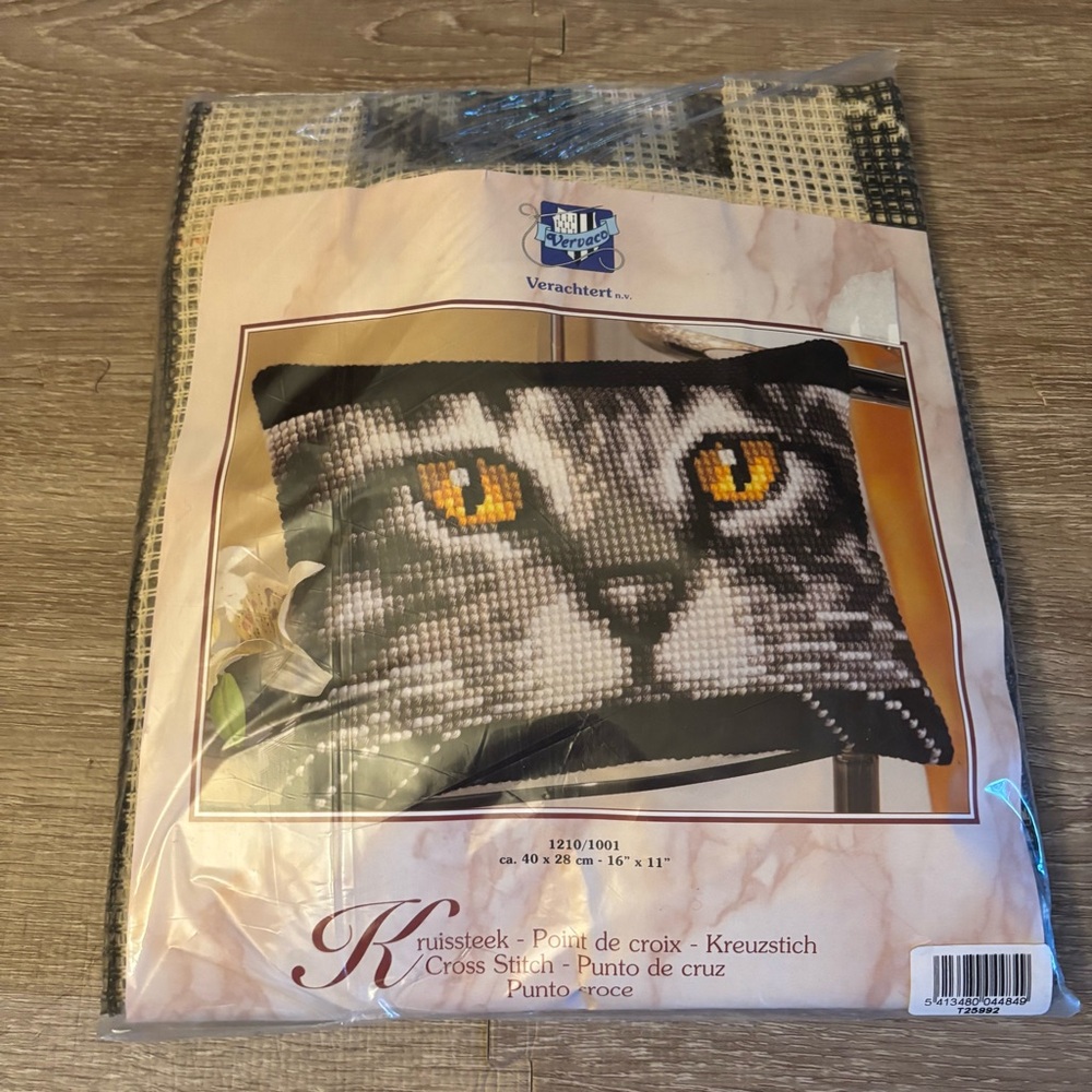 Vervaco Kitty Cat Needlepoint Tapestry Stitch Kit Cats Pillow 16 x 11 Inch NEW